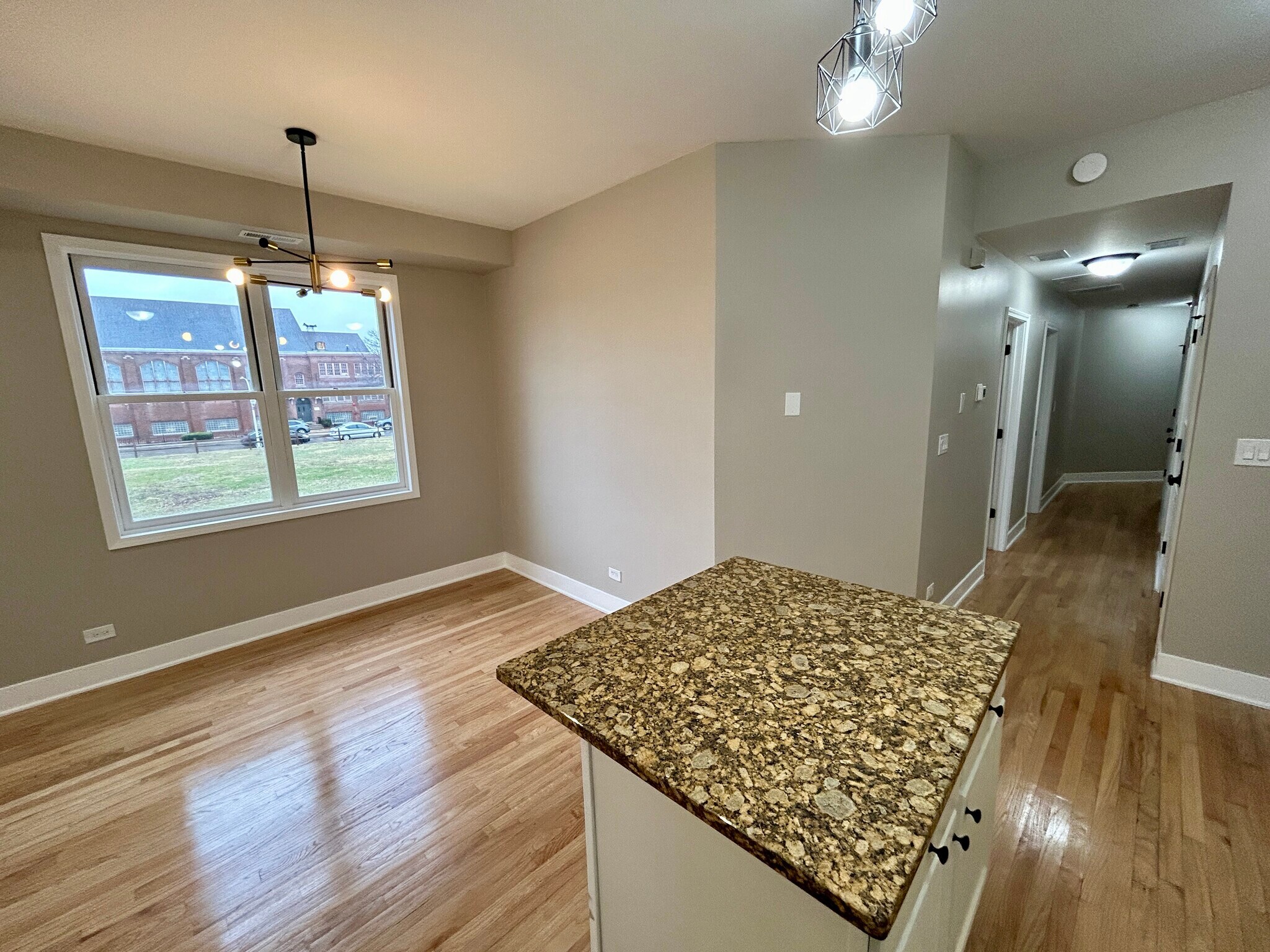 Building Photo - 5644 S Prairie Ave