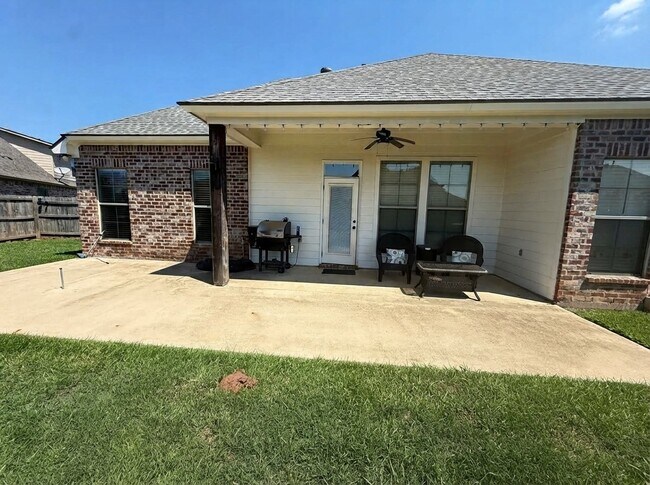 Building Photo - 769 Dumaine Dr