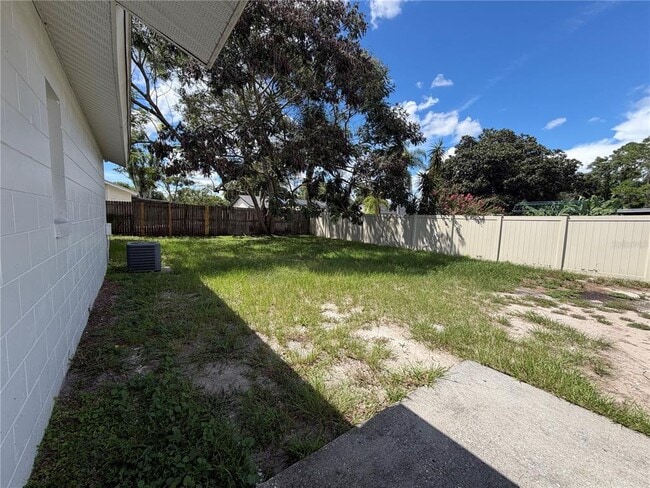 Building Photo - 803 Calabria Dr