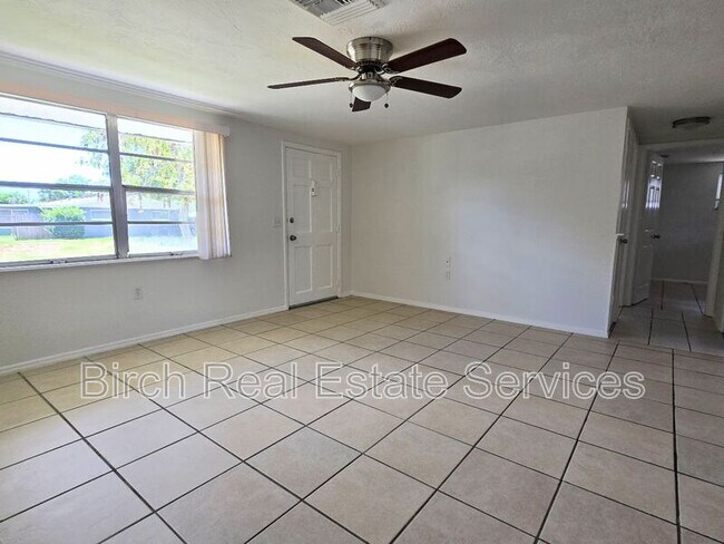Building Photo - 4352 Shoreline Dr