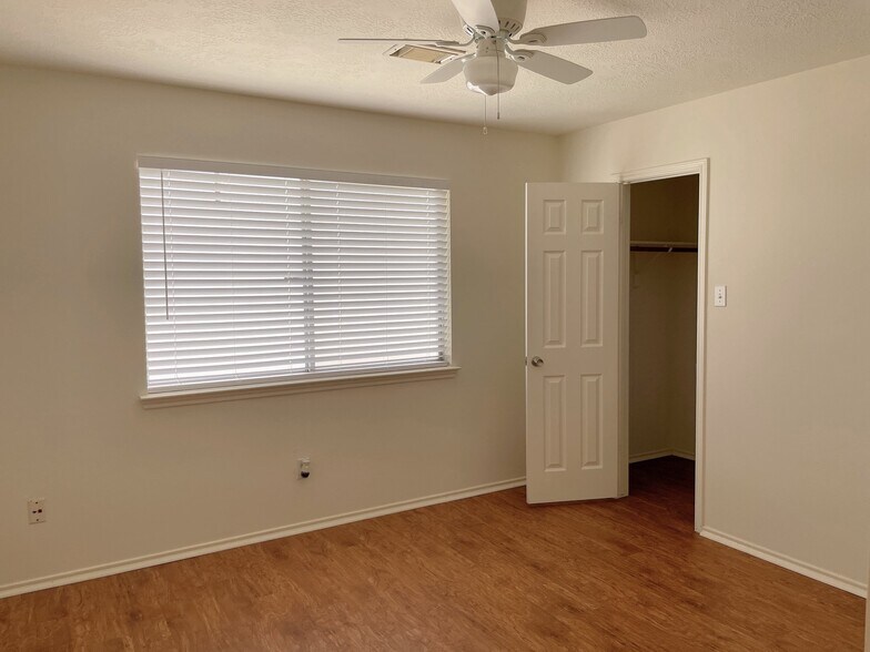 Building Photo - 4026 Almond Lake Dr