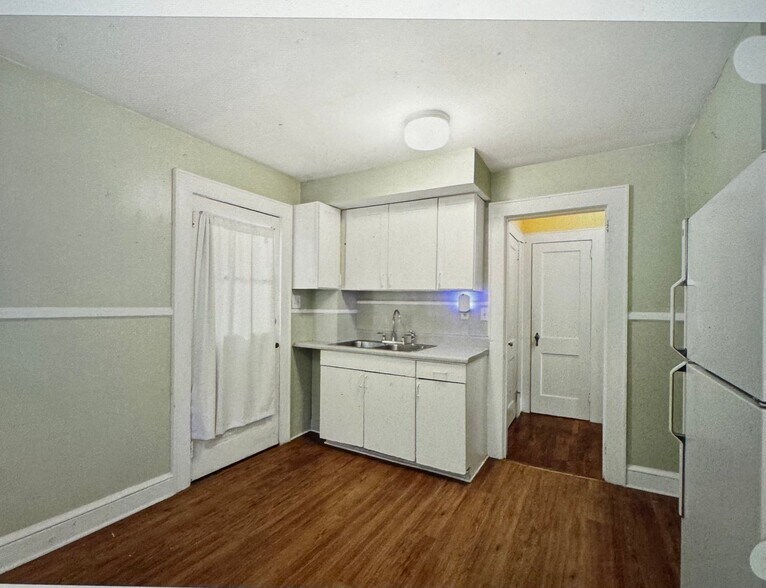 Building Photo - 107 Carr St