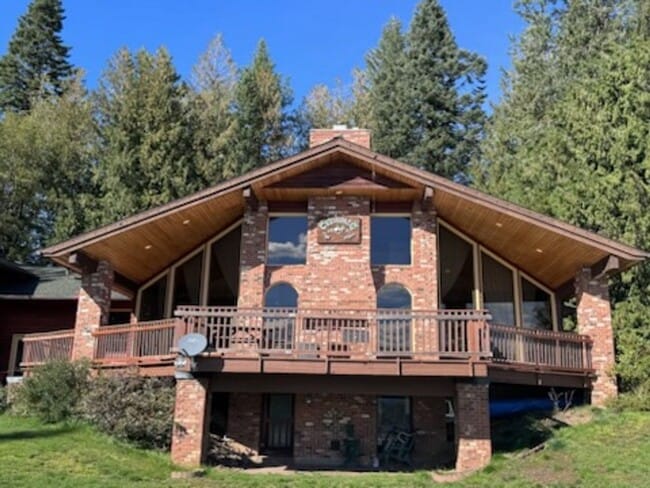 Building Photo - Custom Country Home With Spectacular Views...