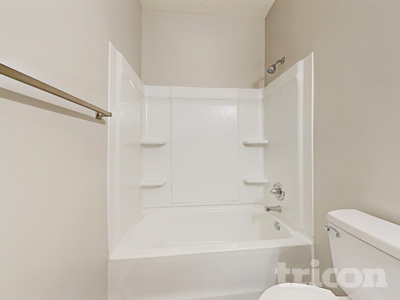 Building Photo - 675 Albermarle Dr