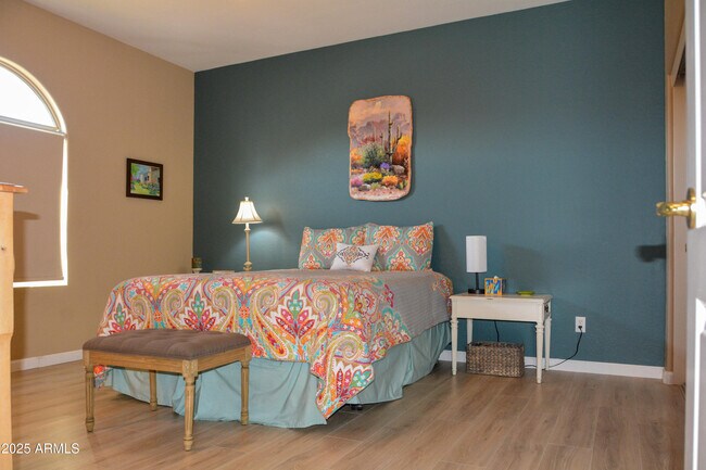 Building Photo - 13436 W La Vina Dr