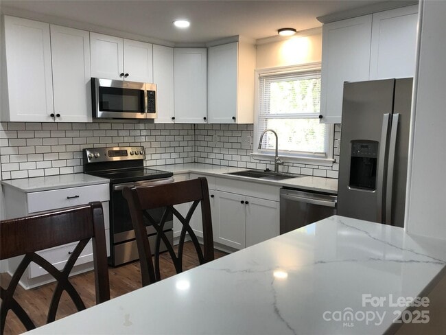 Building Photo - 4820 Amity Pl