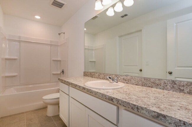 Building Photo - 2084 Hemingway Cir