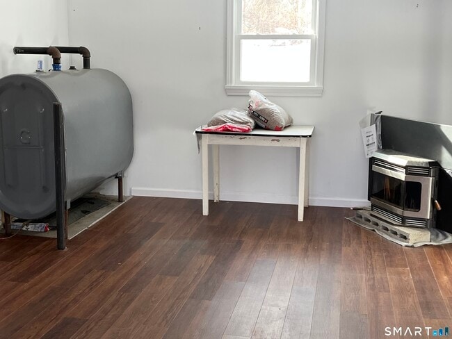 Building Photo - 73 Soundview Rd