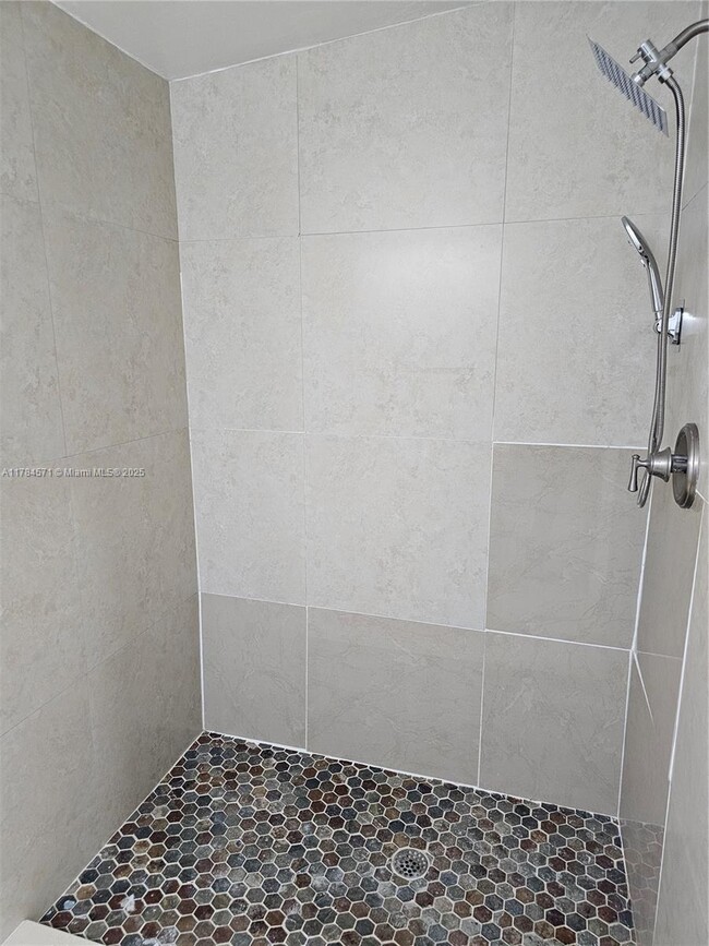 Building Photo - 2631 Gulfstream Dr
