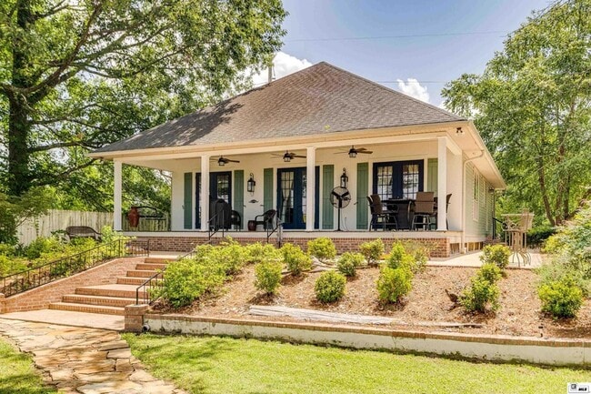 Building Photo - 237 River Oaks Dr