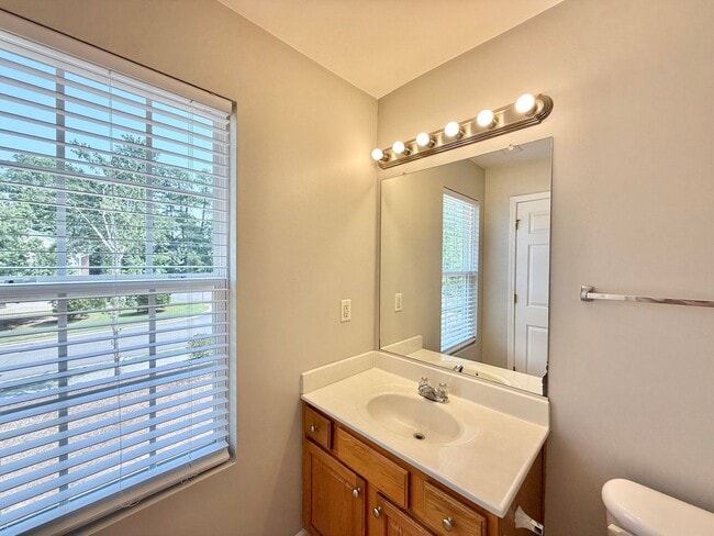 Building Photo - Charming 3BD, 2BA Apex Townhome In a Prime...