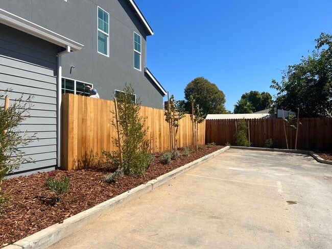 Building Photo - 7076 Auburn Blvd