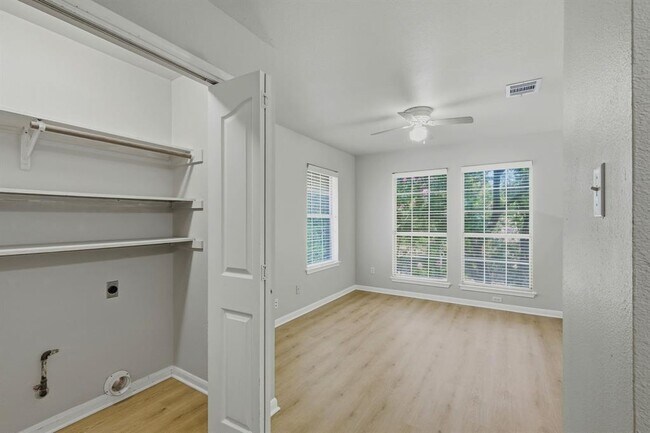 Building Photo - 2913 Winchester Dr