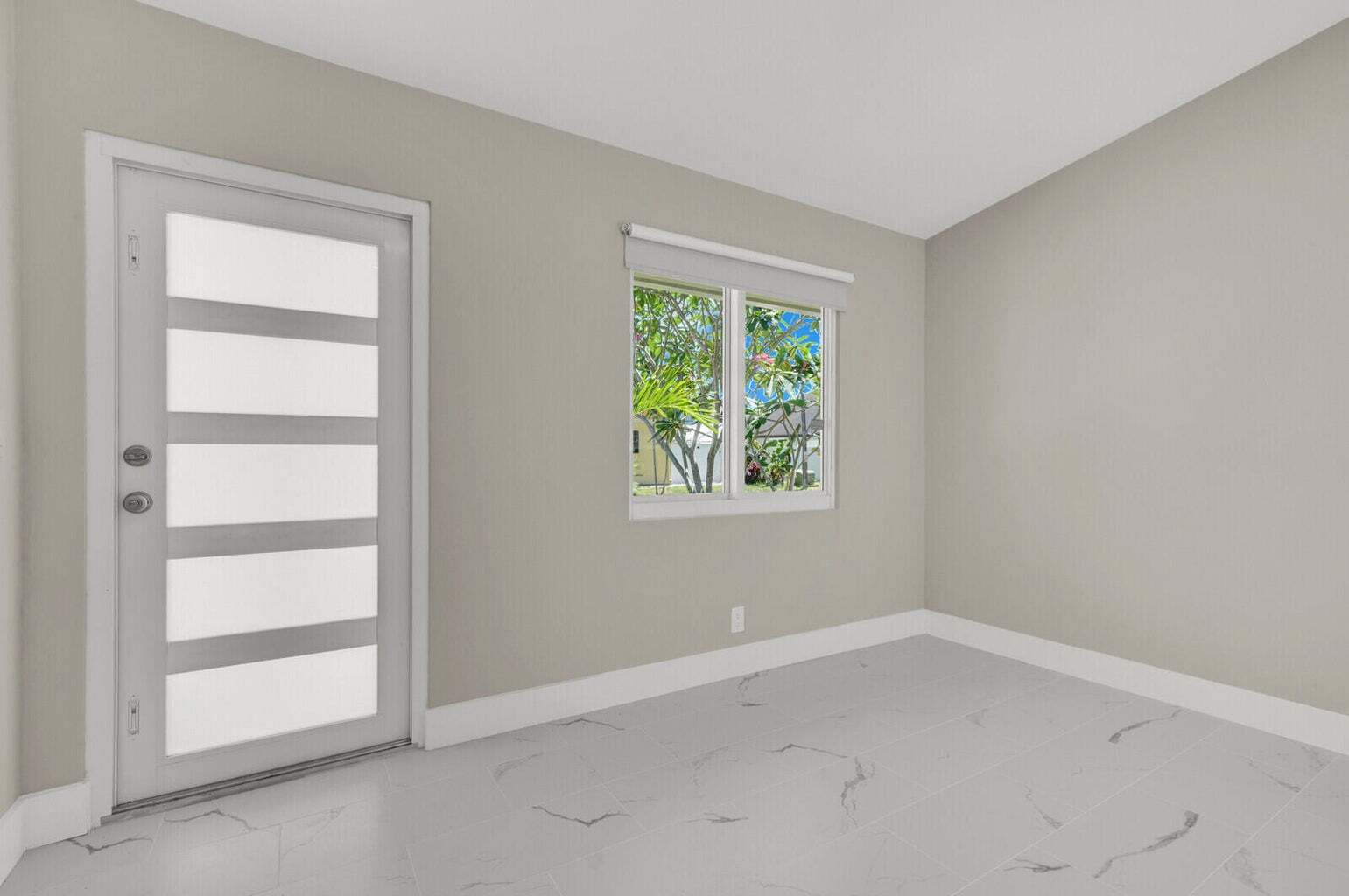 Building Photo - 23392 Country Club Dr E