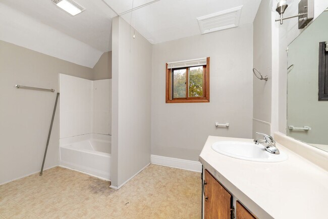 Building Photo - 1314 Oak St