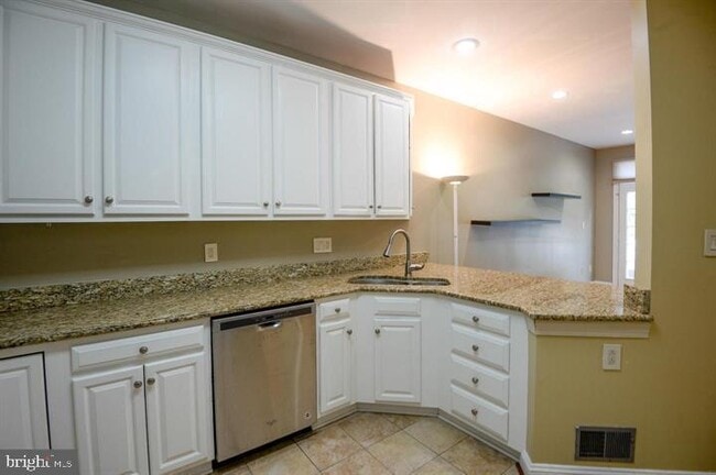 Building Photo - 9404 Regency Crest Dr