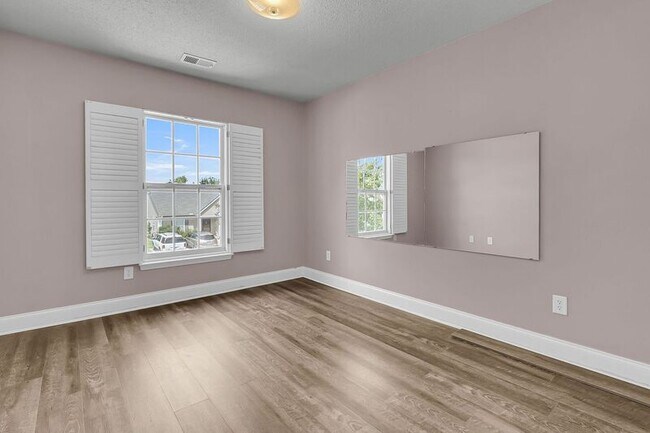 Building Photo - 403 Dovetail Cir