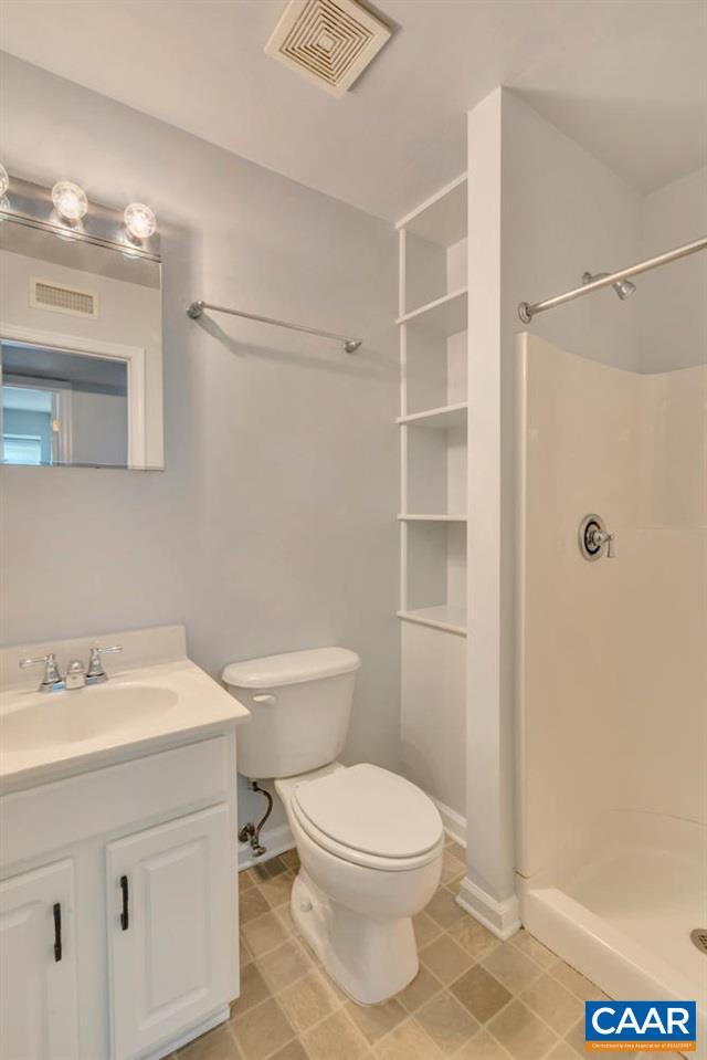 Building Photo - 1221 Villa Ln