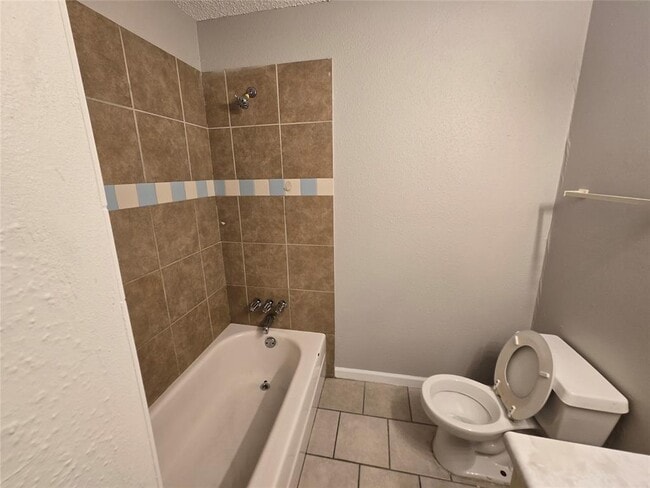 Building Photo - 3824 Southway Dr