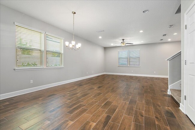 Building Photo - 1021 Seaside Dr N