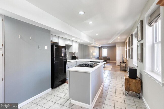 Building Photo - 447 Gittings St