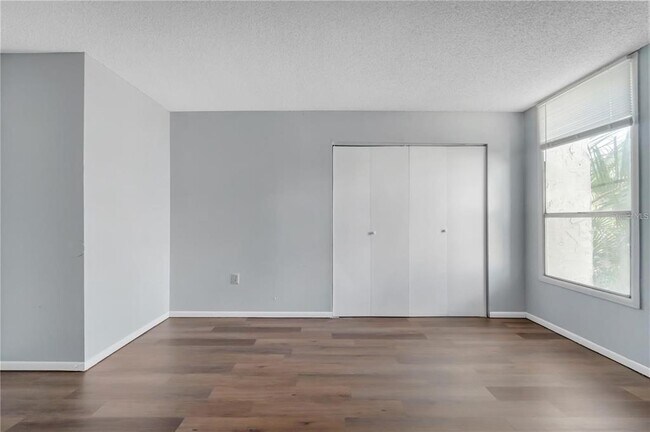 Building Photo - 542 Orange Dr