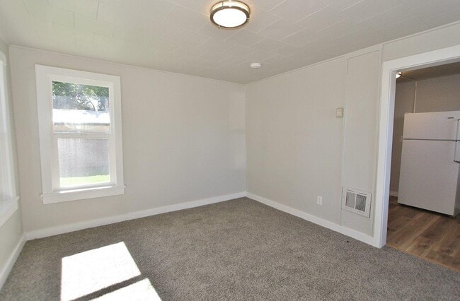 Building Photo - 114 W Musser St