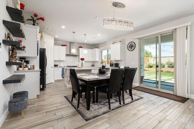 Building Photo - Copper River Canvas on the Bluffs! 4B/3BA ...