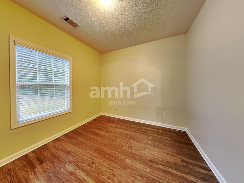 Building Photo - 429 The Gables Dr