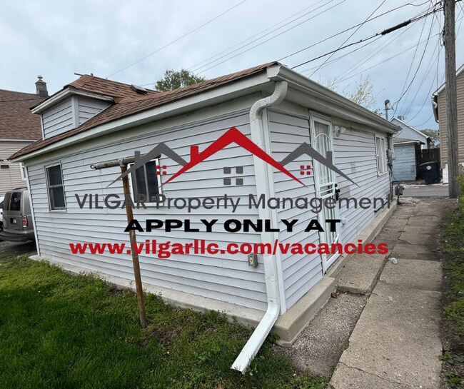 Building Photo - 4855 White Oak Ave
