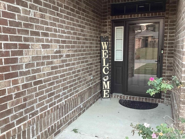 Building Photo - 196 Millet Cir