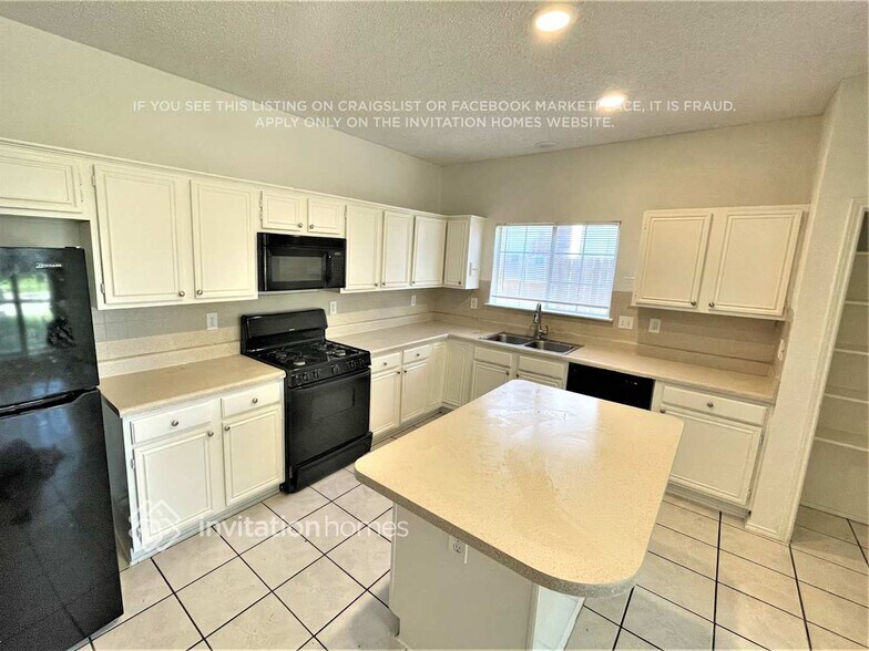Building Photo - 837 Twin Creek Dr