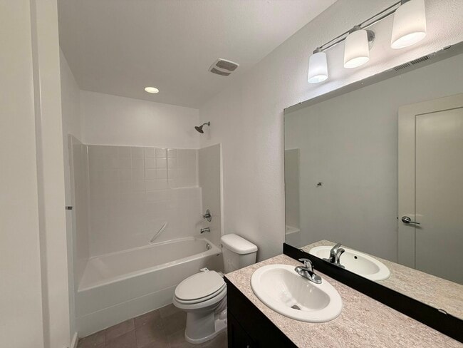 Building Photo - 18707 107th Ave SE