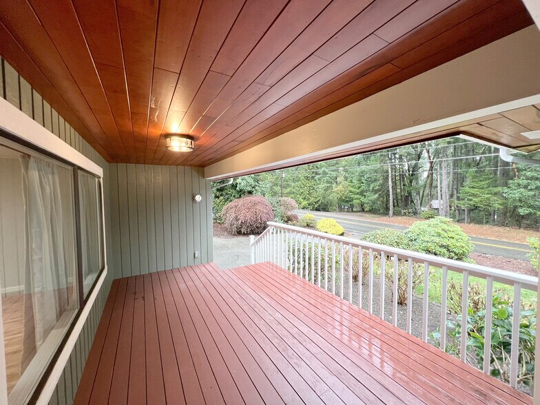 Building Photo - 6519 Illahee Rd NE