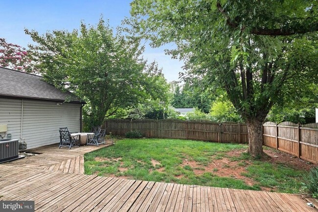 Building Photo - 511 Avondale Dr