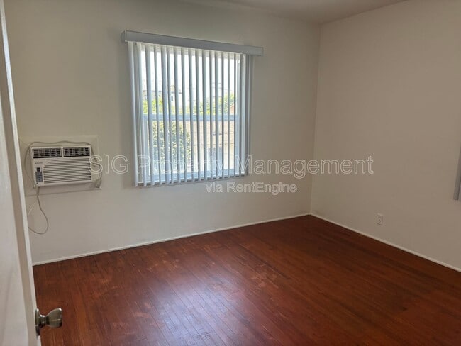 Building Photo - 228 E Maple St