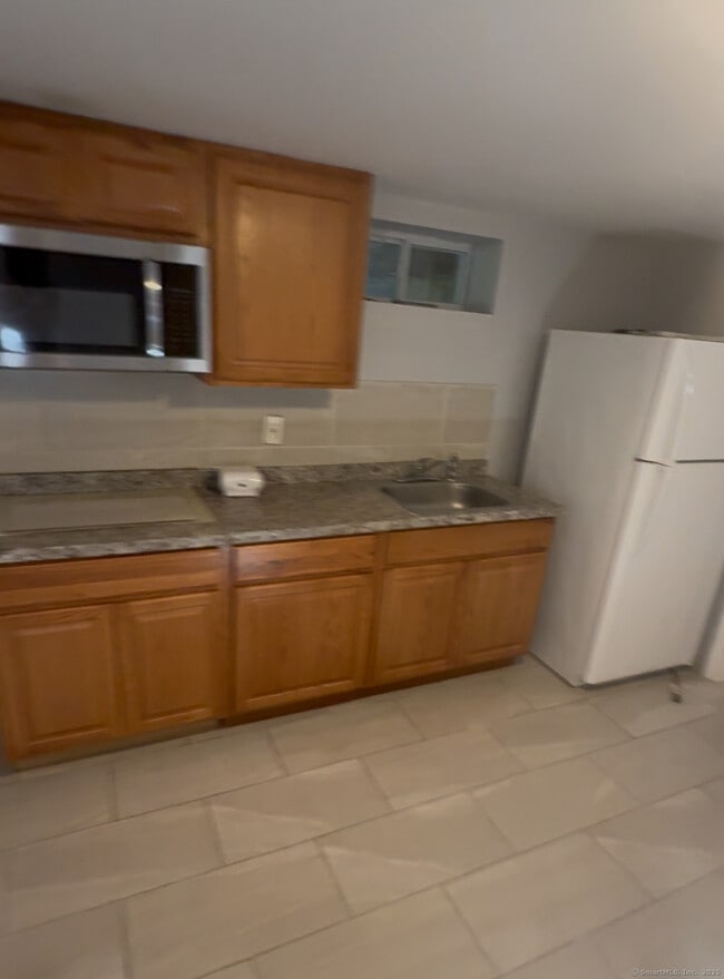 Building Photo - 44 Haddam St