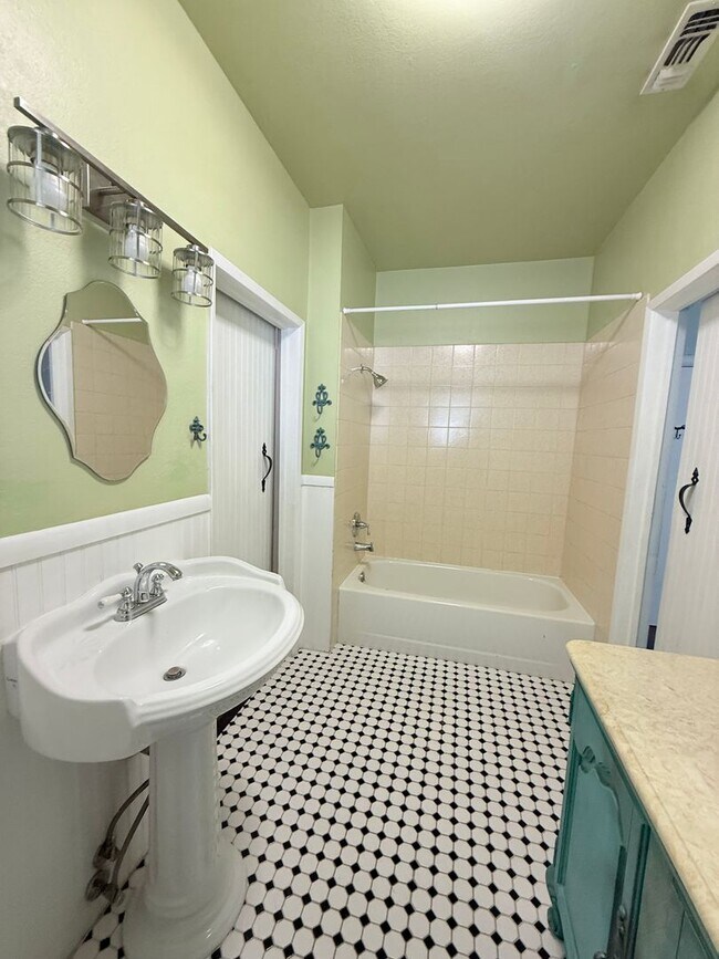 Building Photo - *Charming 2 Bedroom Home in Roseville’s Historic District with Bonus Detached Space*