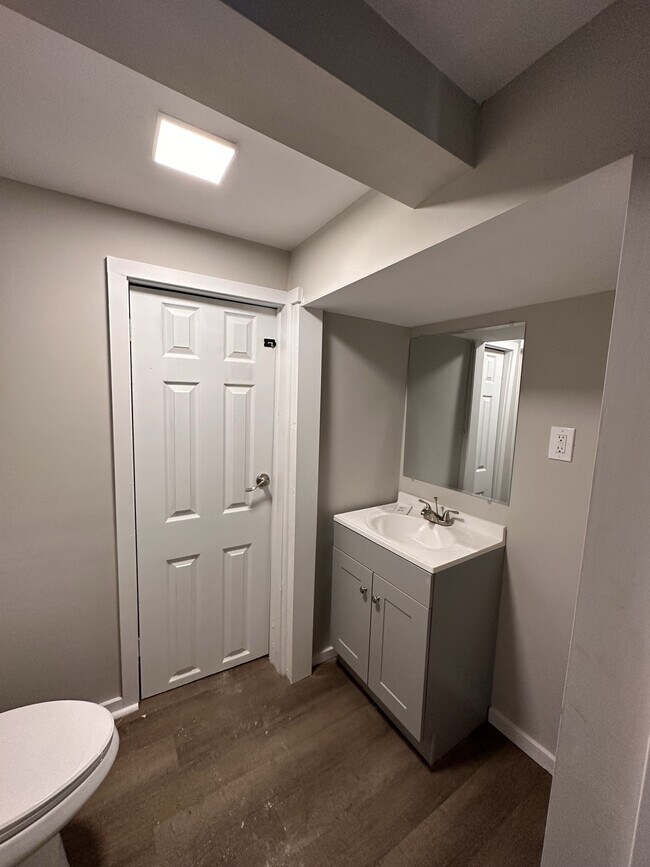 Building Photo - 84 W Main St