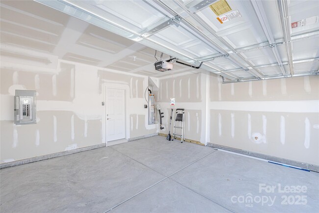 Building Photo - 23018 Clarabelle Dr