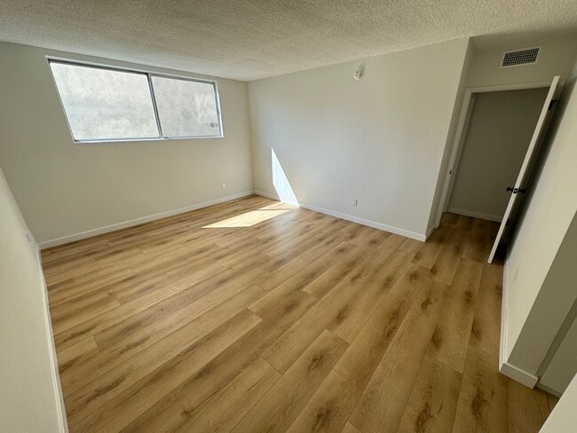 Building Photo - 1547 N Hayworth Ave