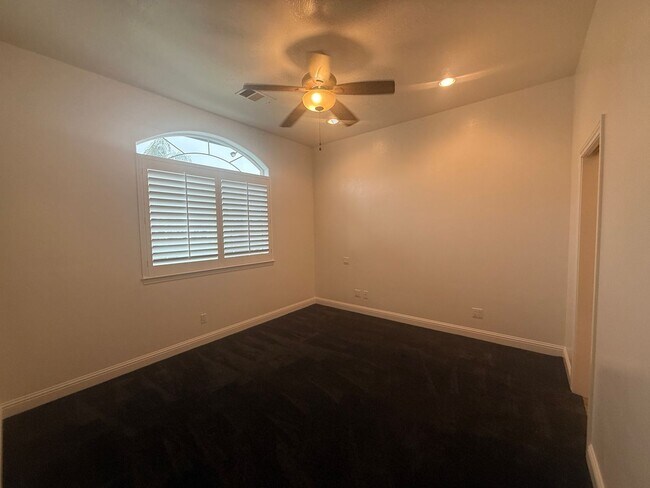 Building Photo - ***JUST REDUCED!!!*** 2-Bedroom, 2-bathroom single level home located in Country Club Villas in L...