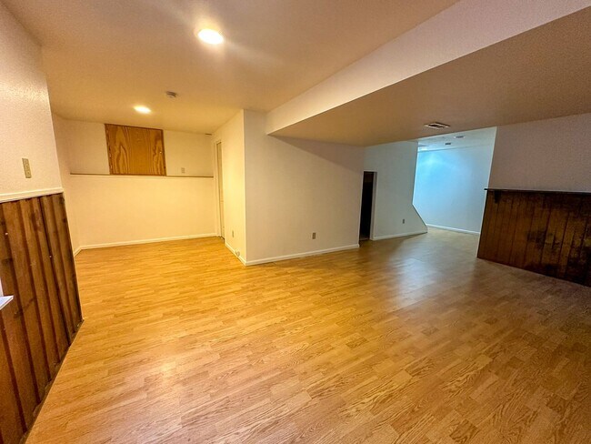 Building Photo - A perfect Highlands Ranch 4-bedroom home