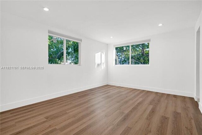 Building Photo - 4701 SW 104th Ct