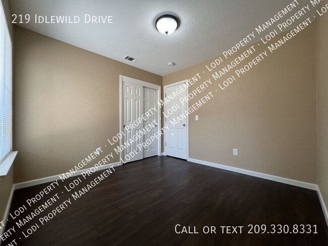 Building Photo - 219 Idlewild Dr