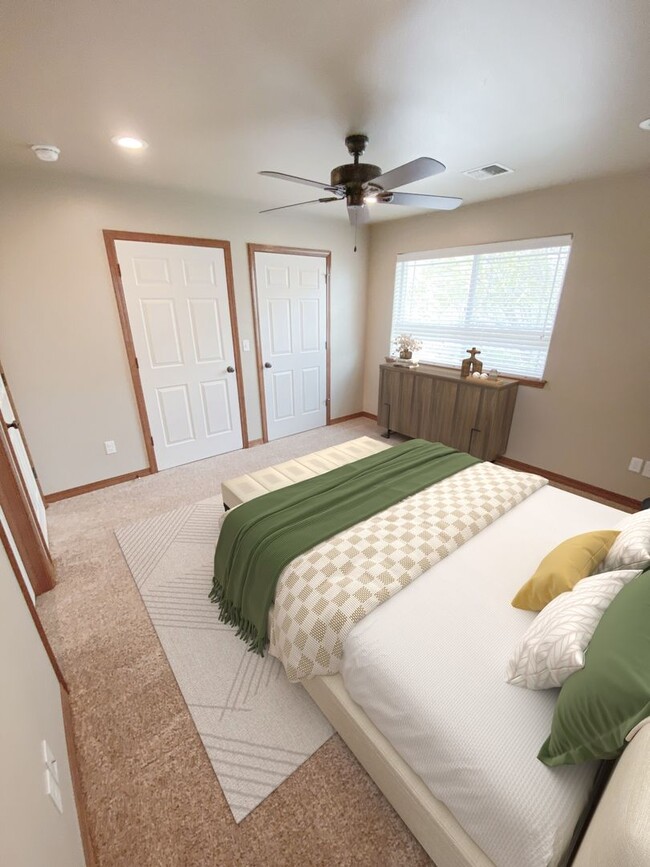 Building Photo - Fresh Price Drop + Move-In Ready: Doesn't Get Any Better Than That!  Oh wait- How about Saving $1...