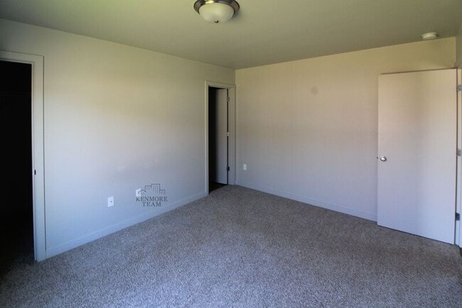 Building Photo - 605 S Cedar Ave