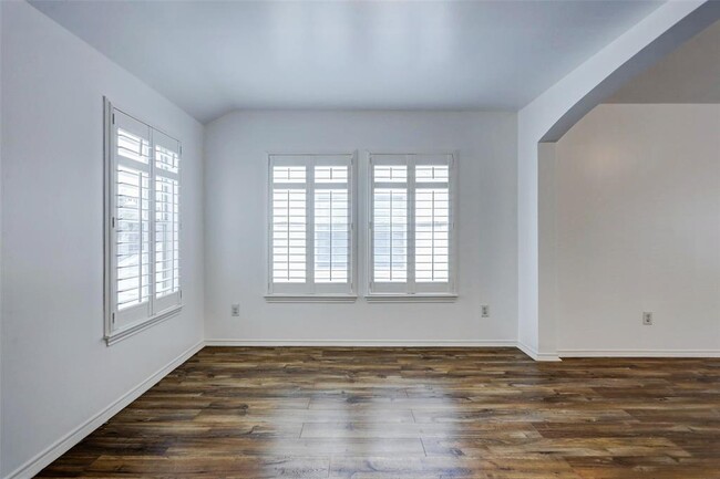Building Photo - 1144 W 25th St