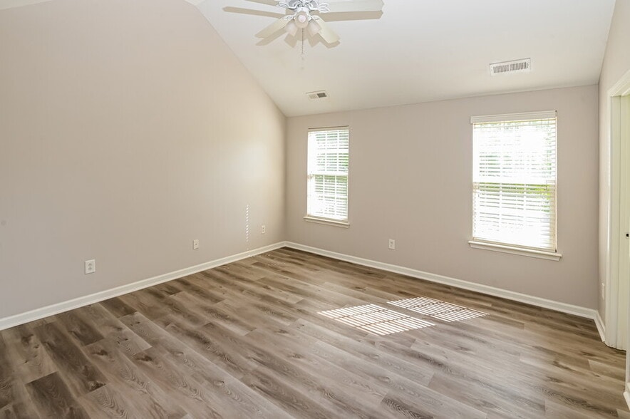 Building Photo - 1554 Kindred Cir NW