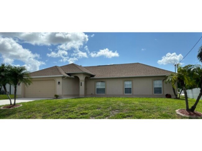 Primary Photo - Beautiful 4 Bedroom 2 Bath Home! Available...